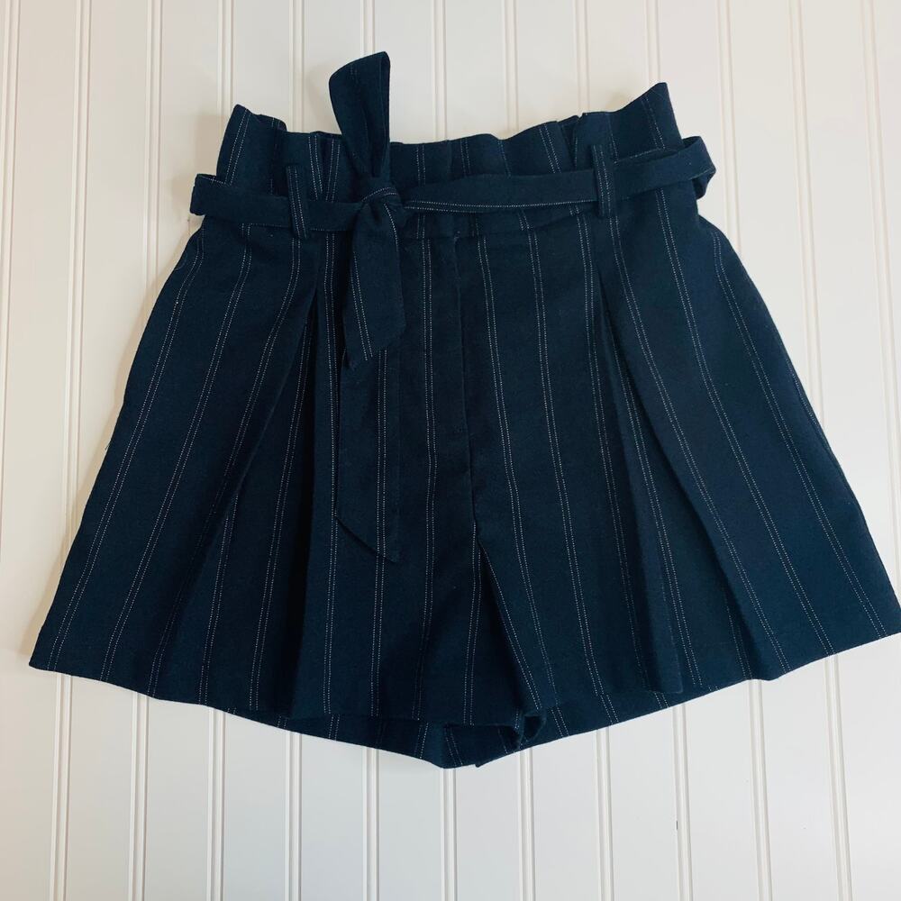 Leith Blue Pinstripe Paperbag Waist Shorts Sz Small